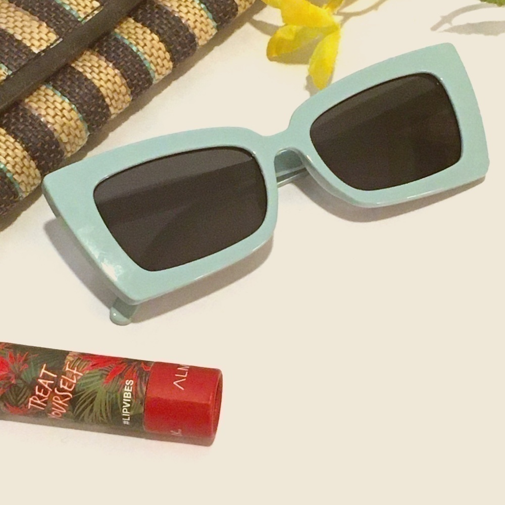 Barbie Beachy Blue Retro Style Butterfly Frame Sunglasses